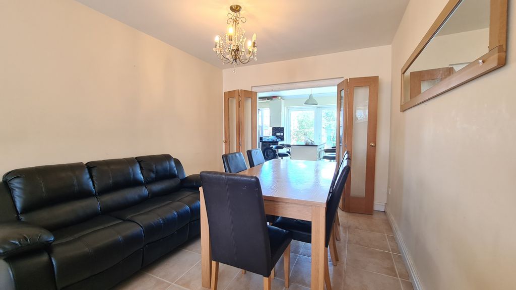 Property photo 3 of 9 Gallery