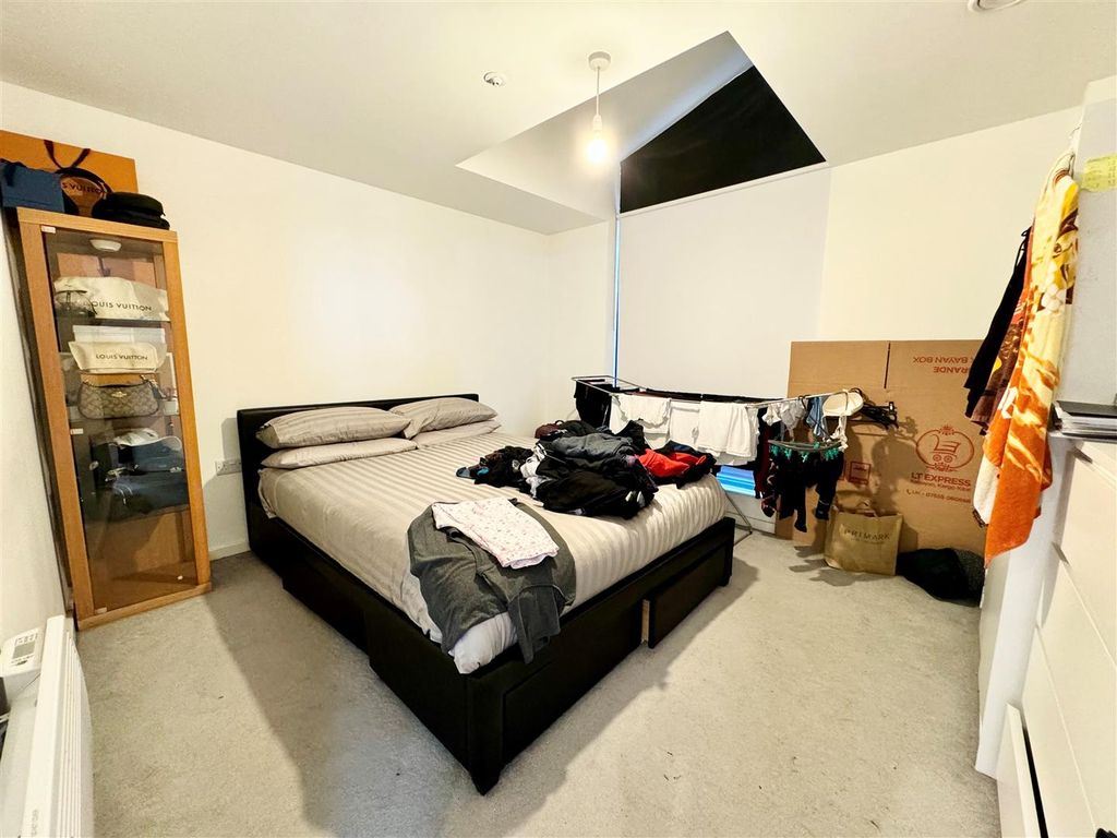Property photo 2 of 11 Bedroom
