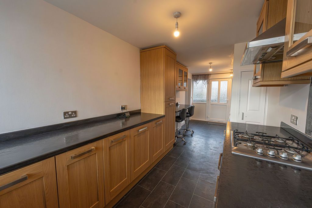 Property photo 3 of 32