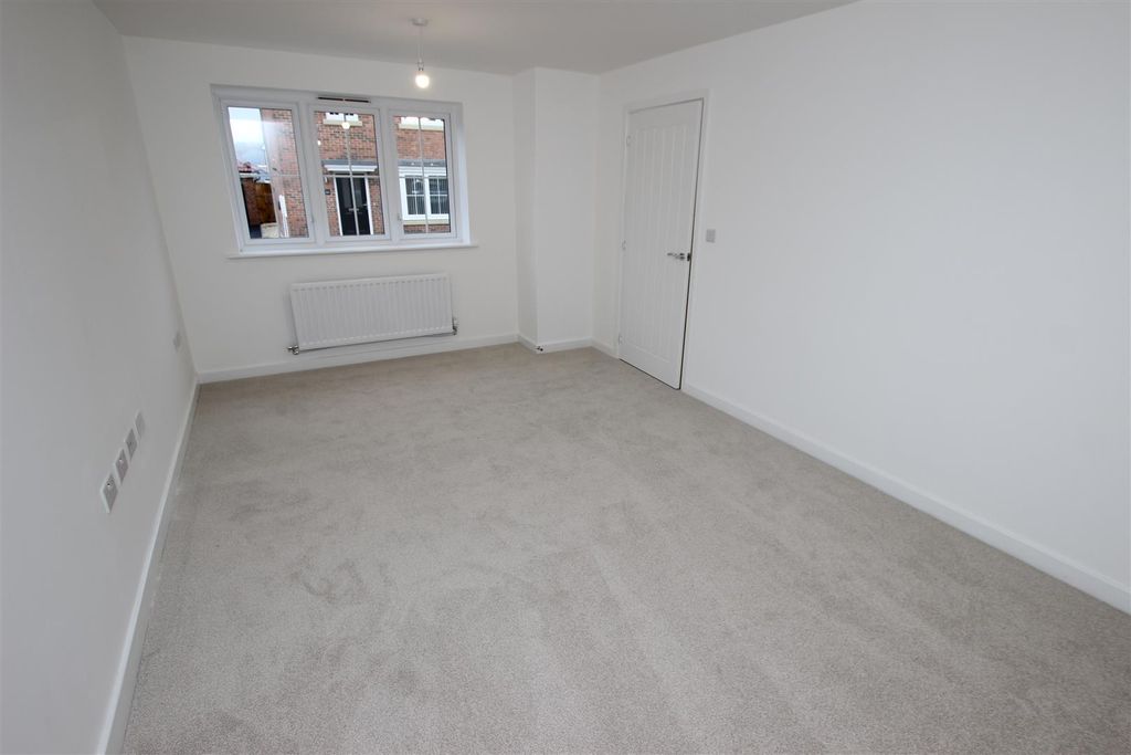 Property photo 3 of 21 Separate Lounge