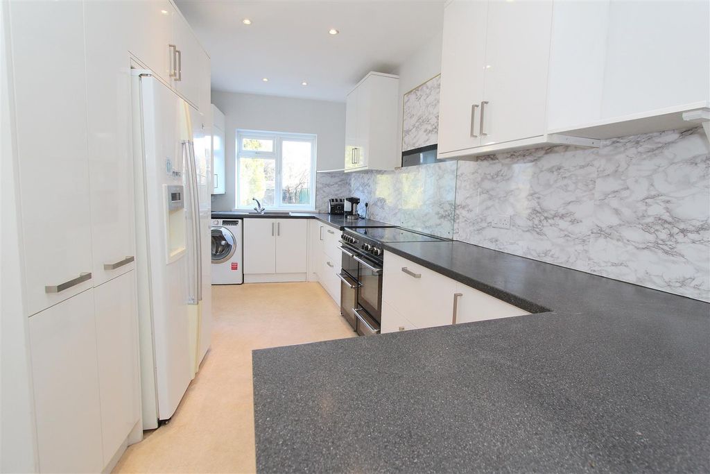 Property photo 3 of 21 Kit.Jpg