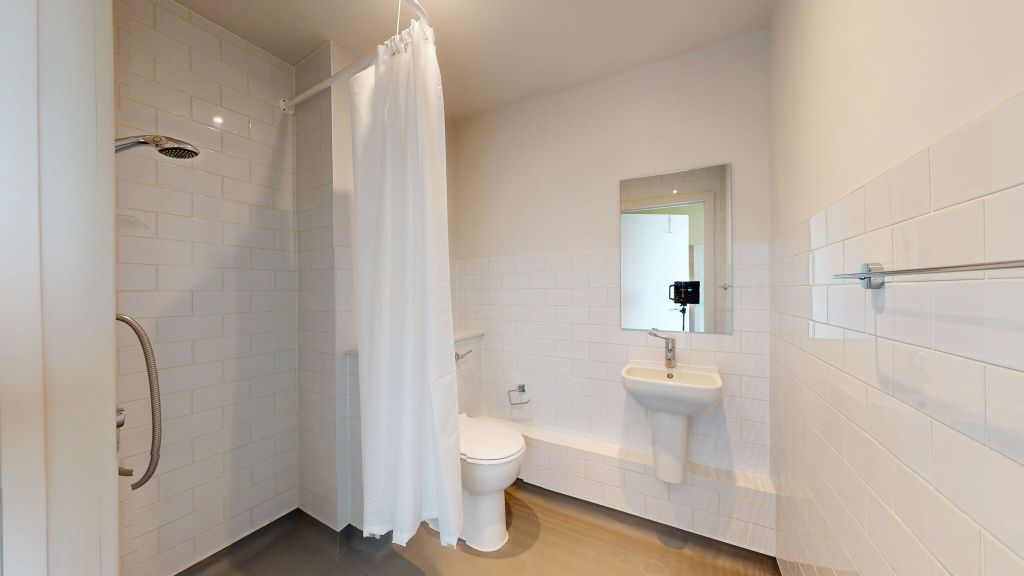 Property photo 2 of 19 Bathroom