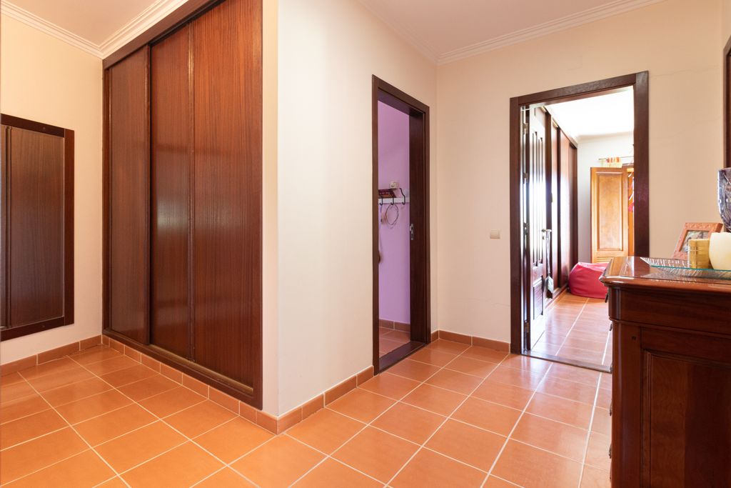 Property photo 2 of 33