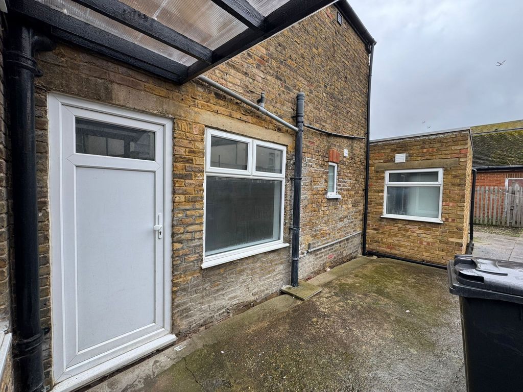 Property photo 1 of 8 2 Bed Ground Floor Flat To Rent Beachcroft Avenue, Southall Ub1