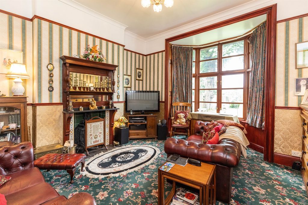 Property photo 3 of 27