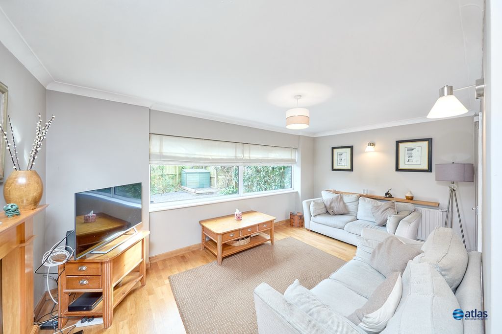 Property photo 2 of 22 Living Room