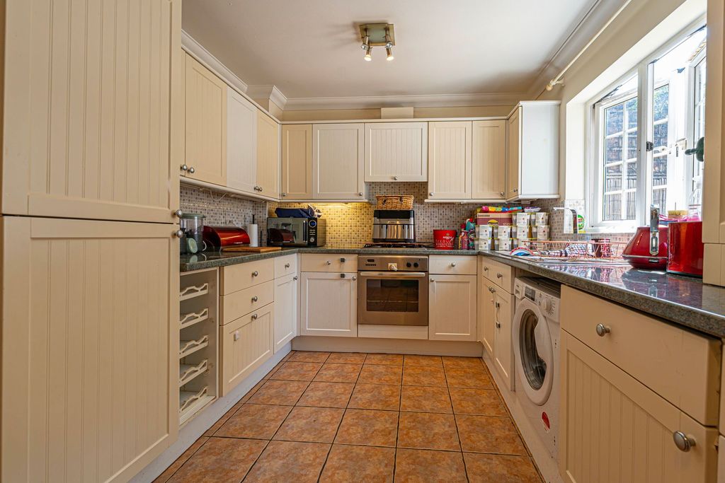 Property photo 3 of 27