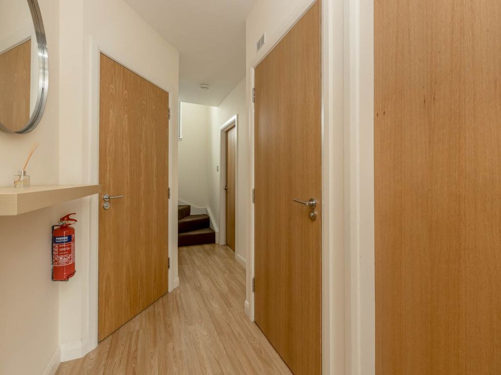 Property photo 2 of 16 Hallway