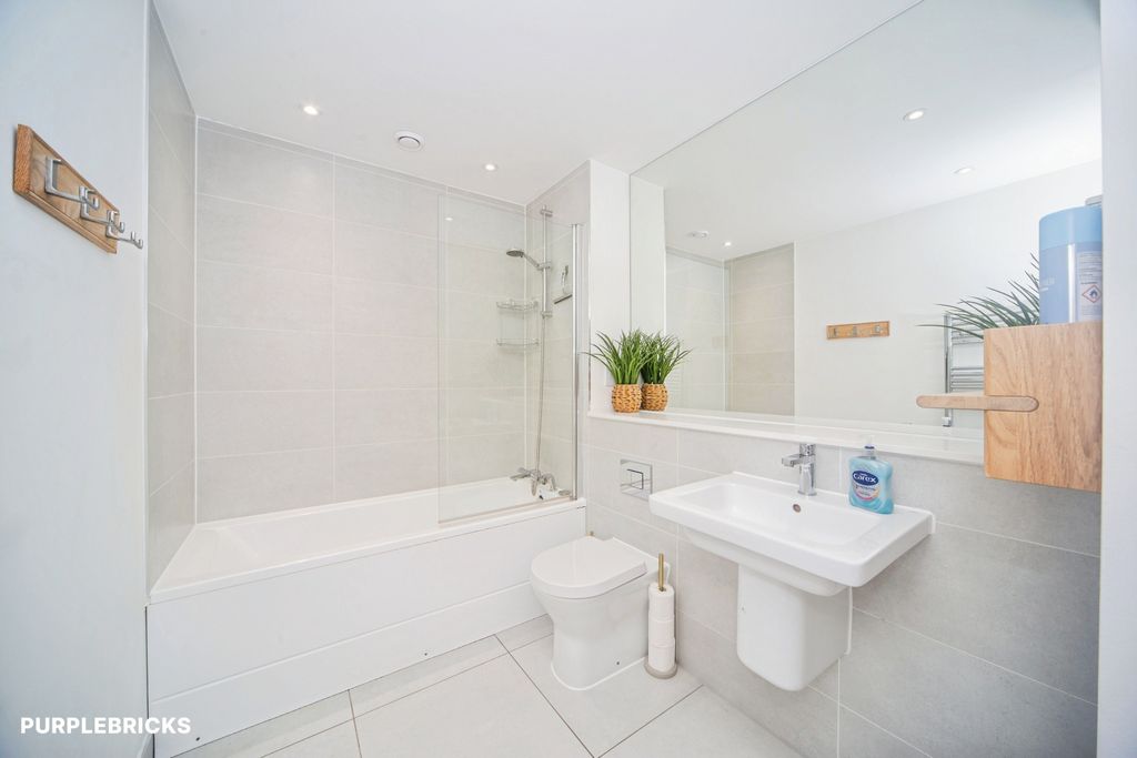 Property photo 2 of 27