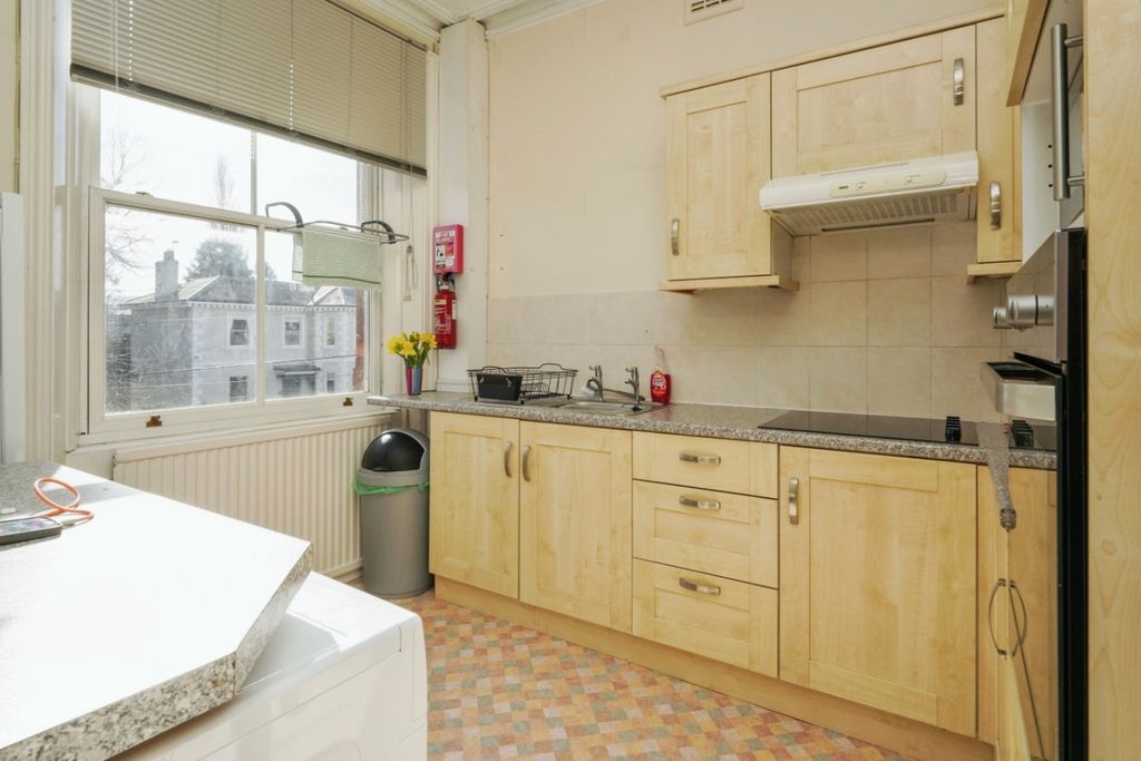 Property photo 2 of 8 Picture No. 13