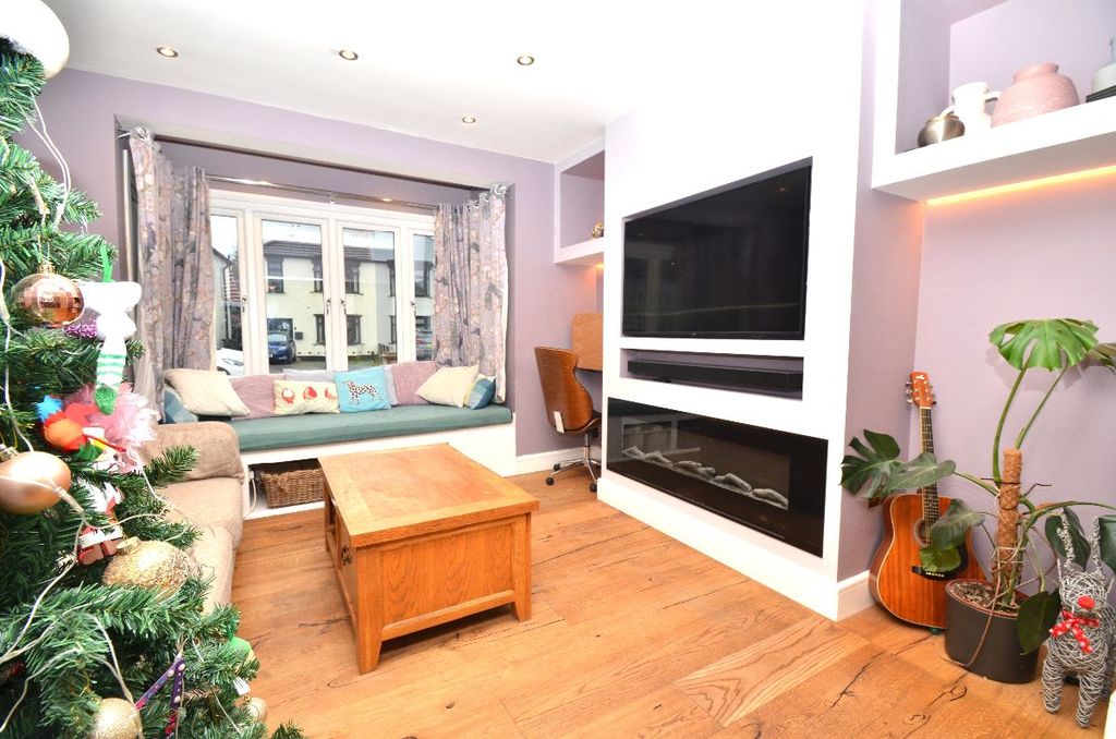 Property photo 2 of 11