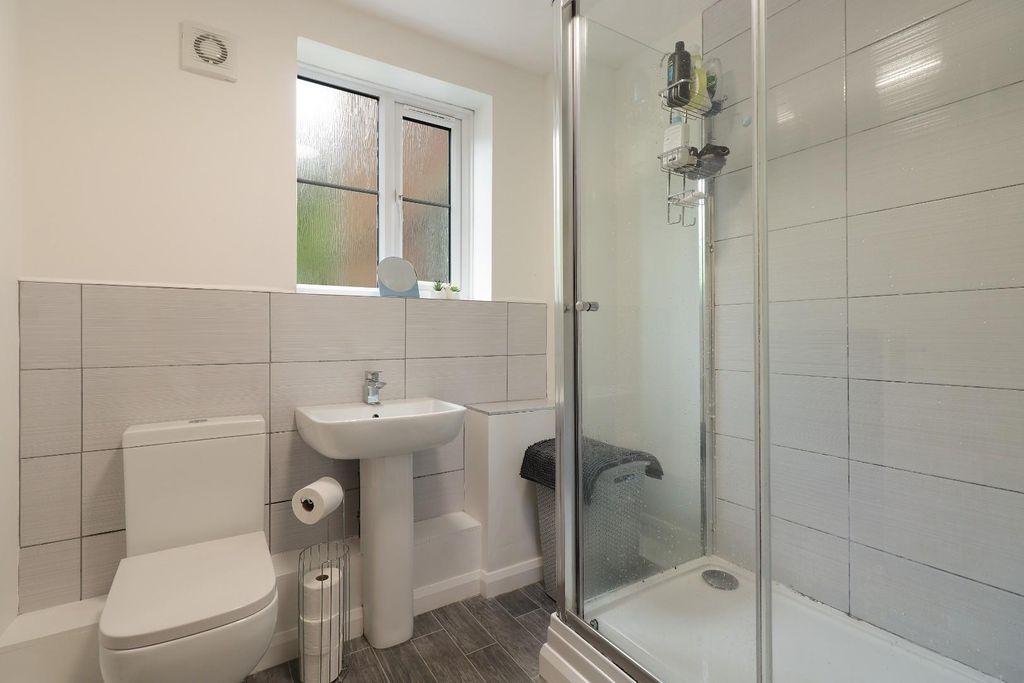 Property photo 3 of 12 Bathroom