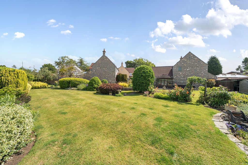 Property photo 2 of 14 Garden