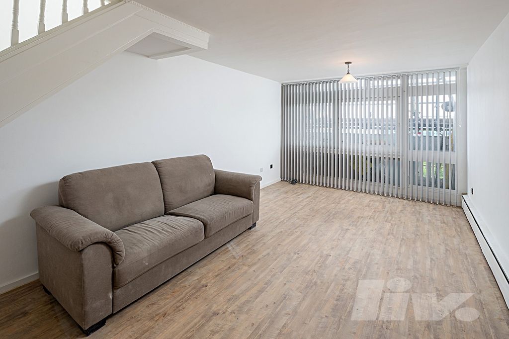 Property photo 1 of 14 Photo 6