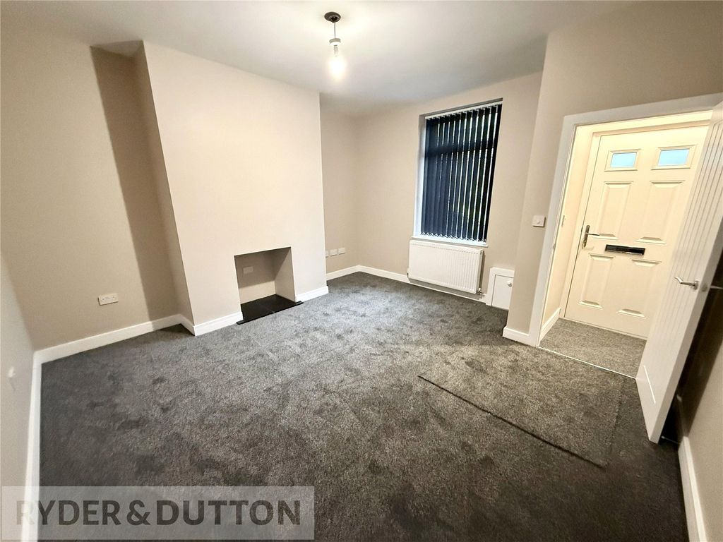 Property photo 2 of 24 Lounge