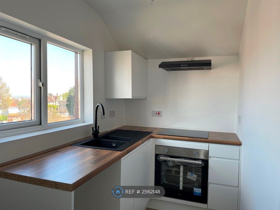 Property photo 1 of 7 Kitchen