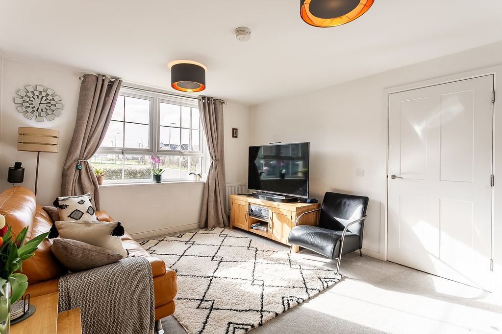 Property photo 3 of 41