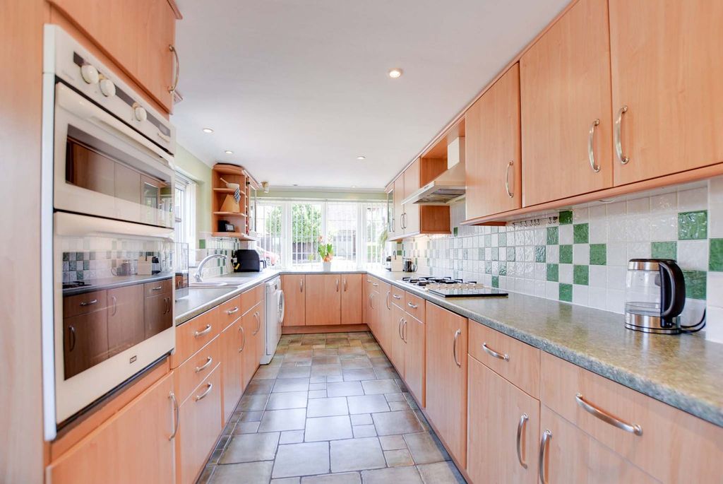 Property photo 3 of 30