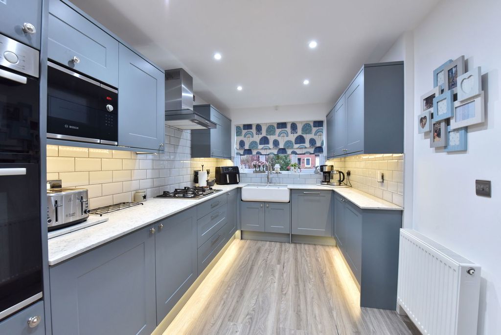 Property photo 2 of 30