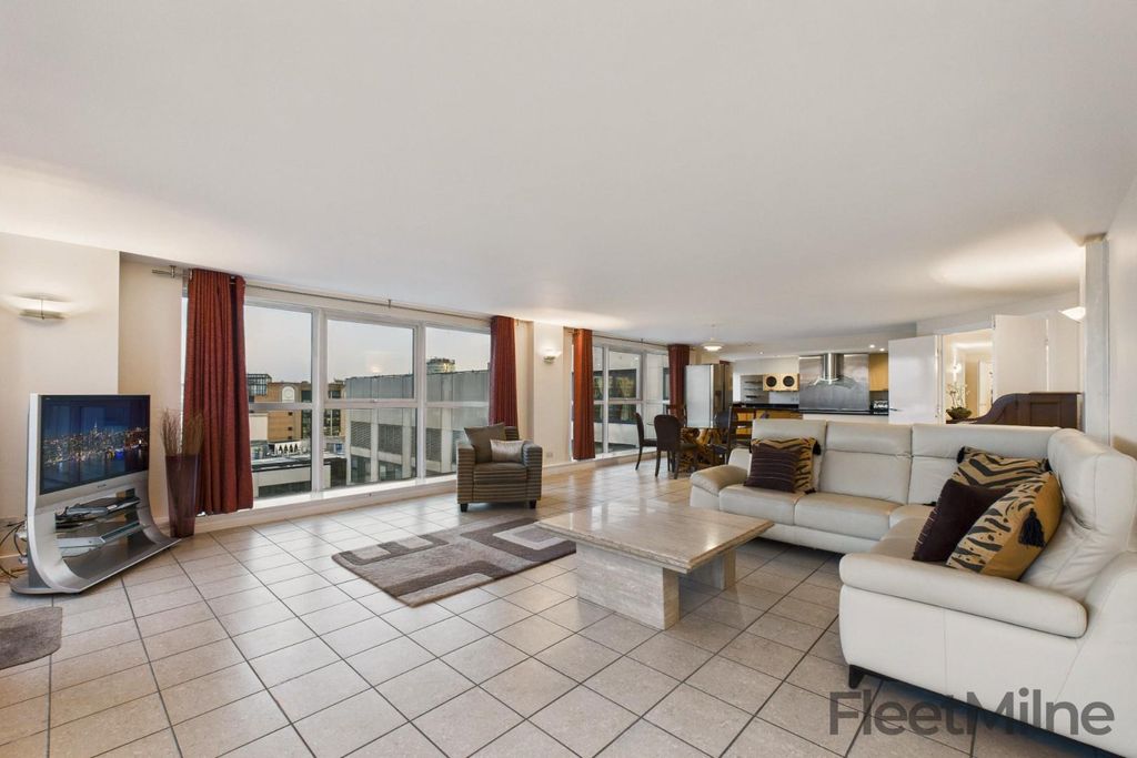 Property photo 1 of 29 Living/Dining Room