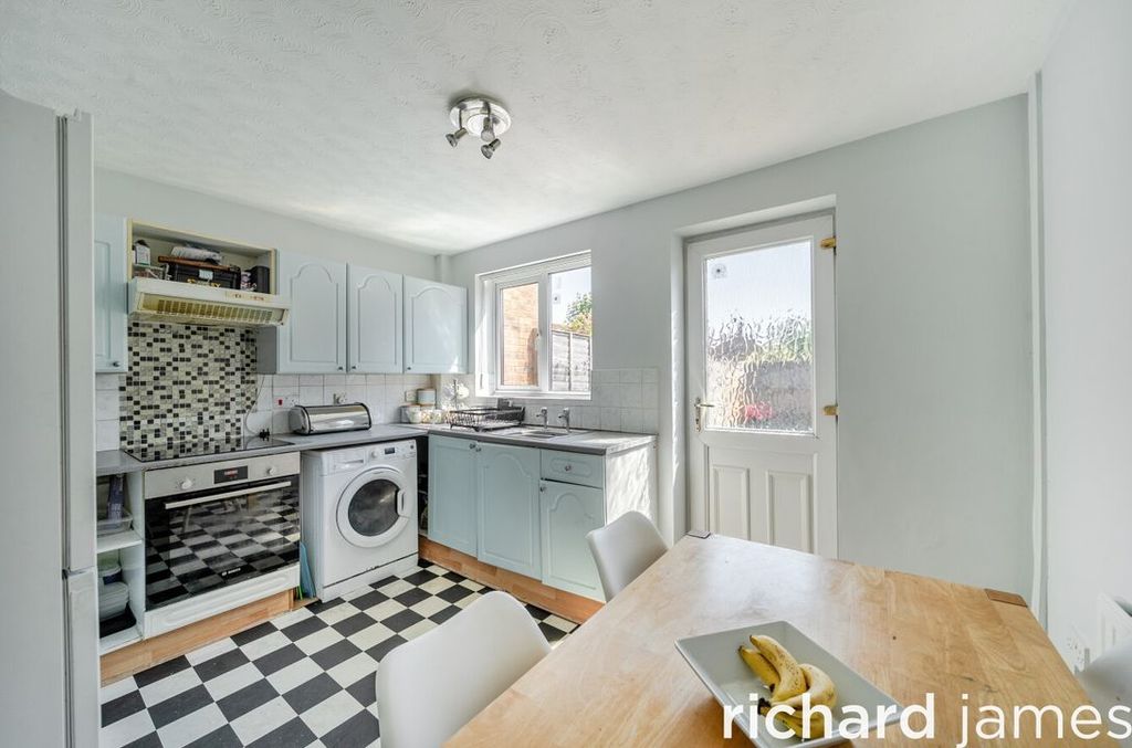Property photo 3 of 12 9635A92584B641F1865A649375d198A2