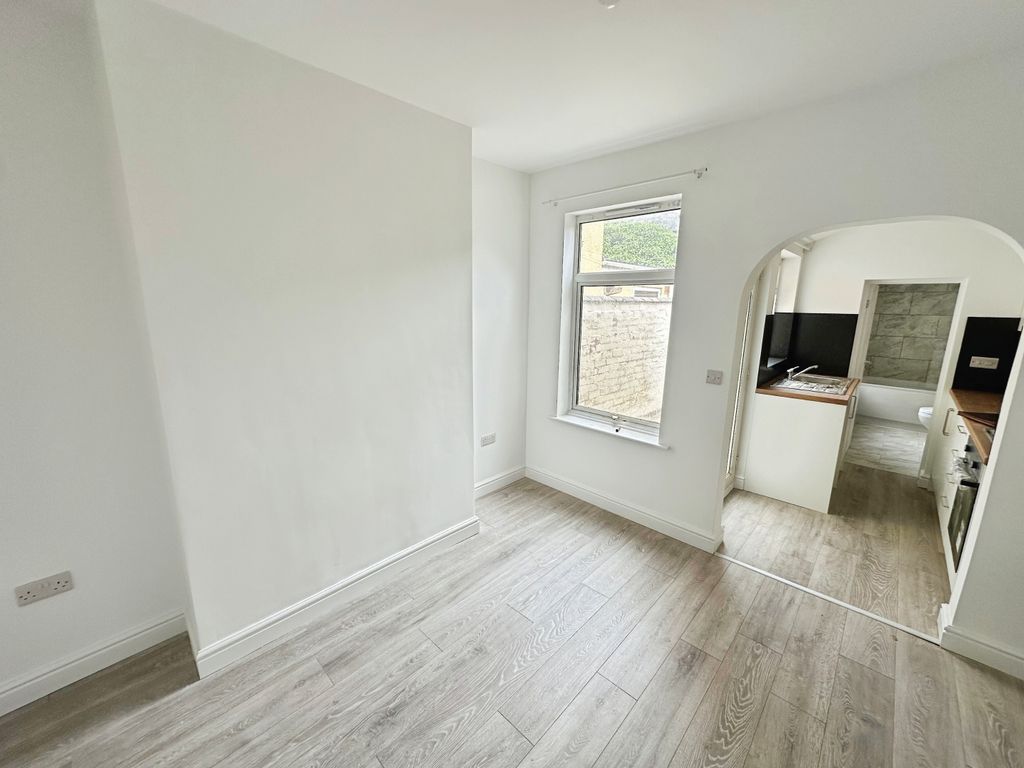 Property photo 2 of 18 Image
