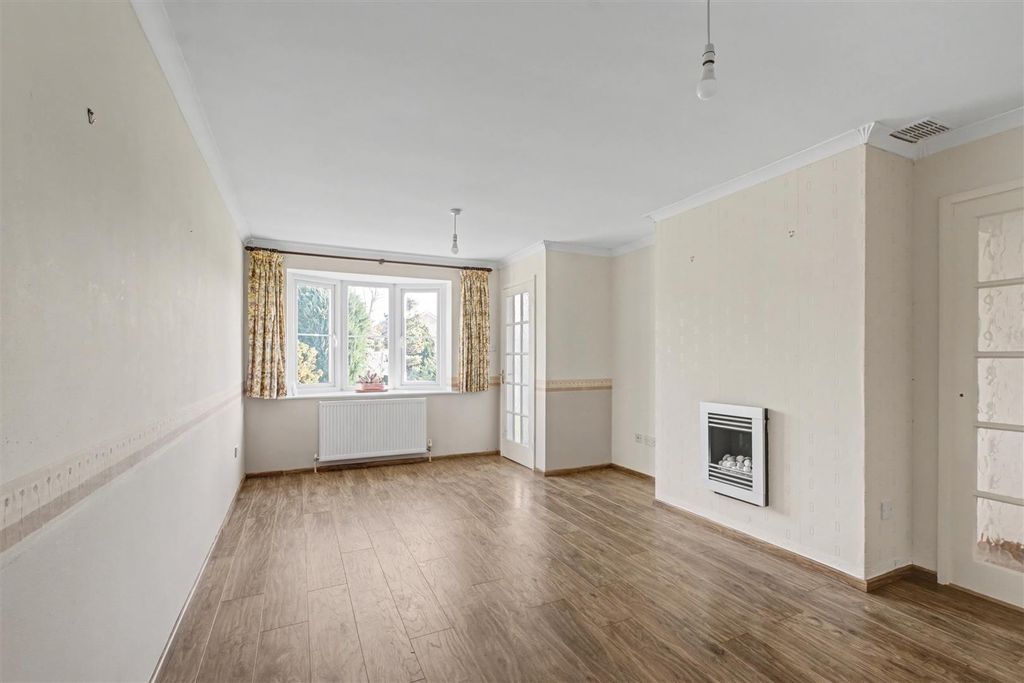 Property photo 2 of 17 Lounge/ Dining Room