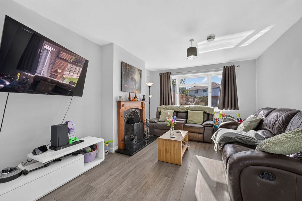 Property photo 2 of 37
