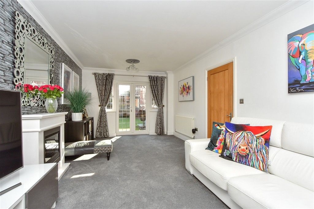 Property photo 1 of 15 Lounge