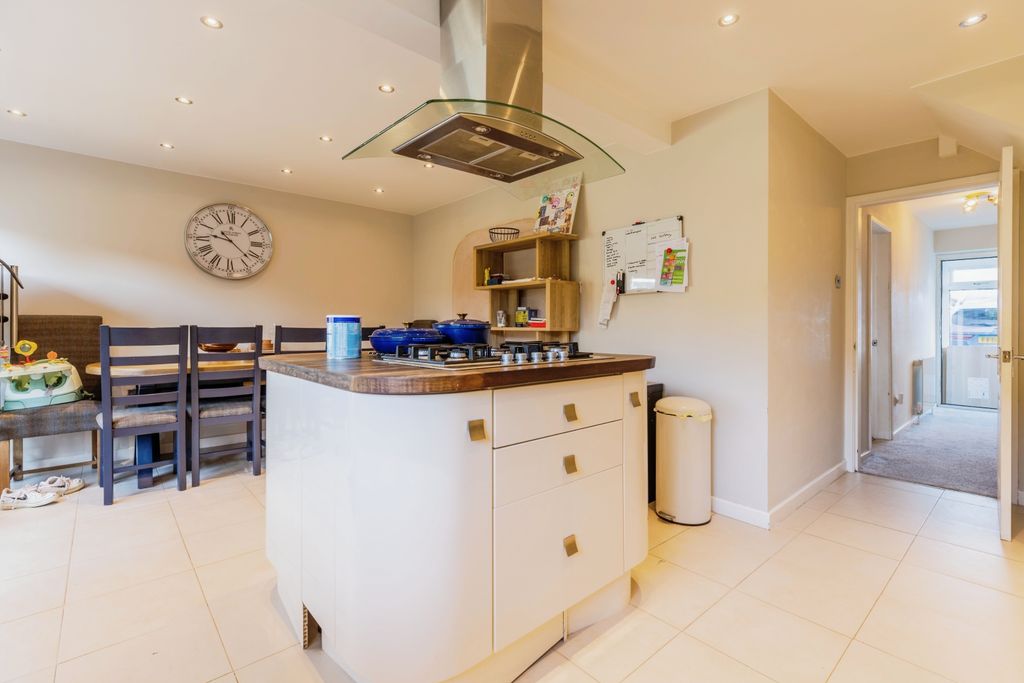 Property photo 2 of 15 Kitchen/Dining Room