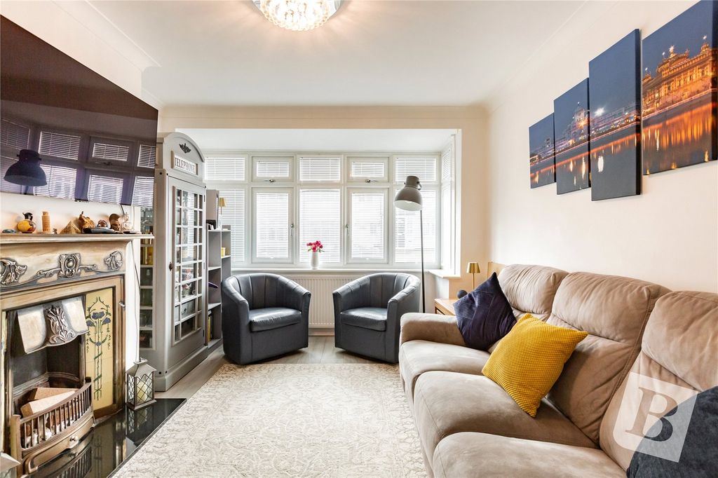 Property photo 3 of 16 Living/Dining Room