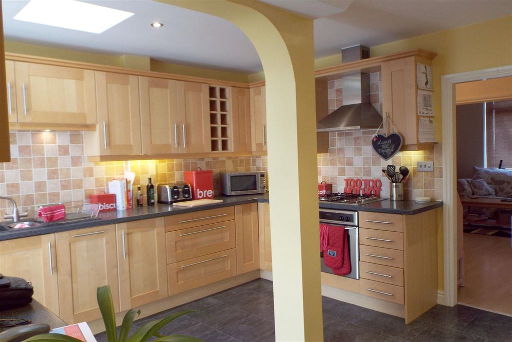 Property photo 2 of 10 Kit1.Jpg