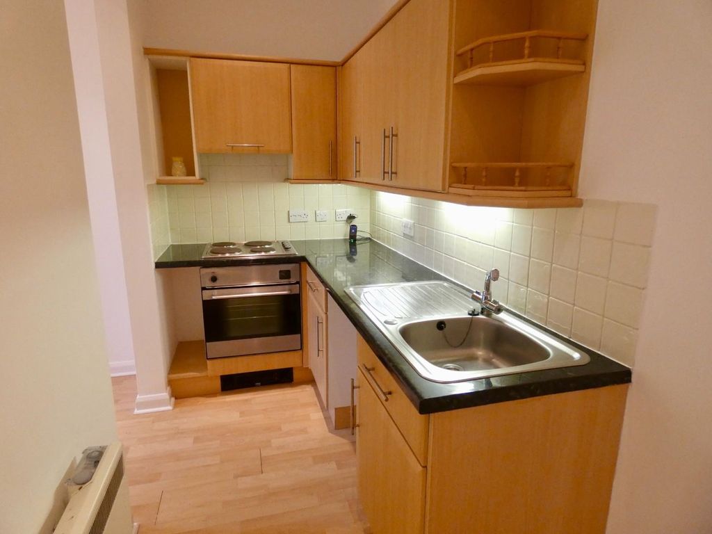 Property photo 3 of 10 Kitchen
