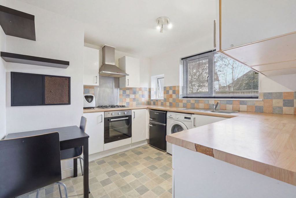 Property photo 3 of 9 Fitted Kitchen