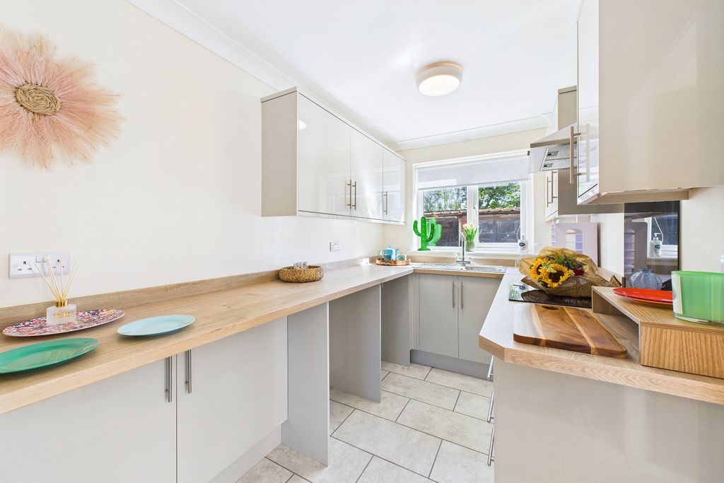 Property photo 2 of 5 Kitchen