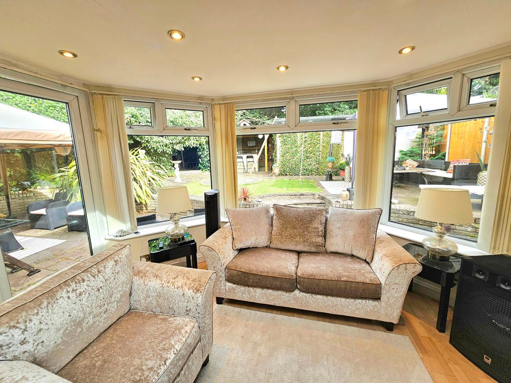 Property photo 3 of 34