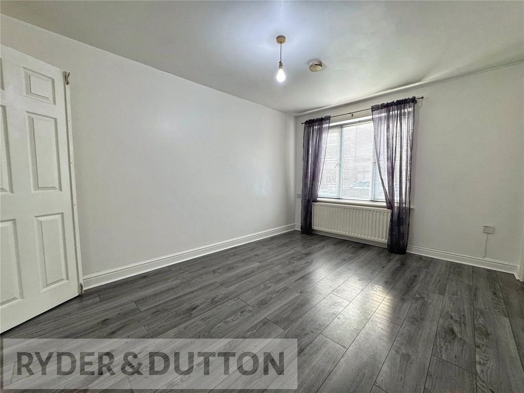 Property photo 2 of 15 Lounge