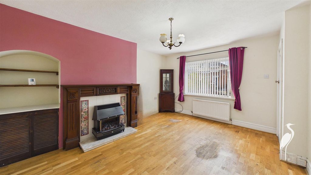 Property photo 2 of 15 Lounge