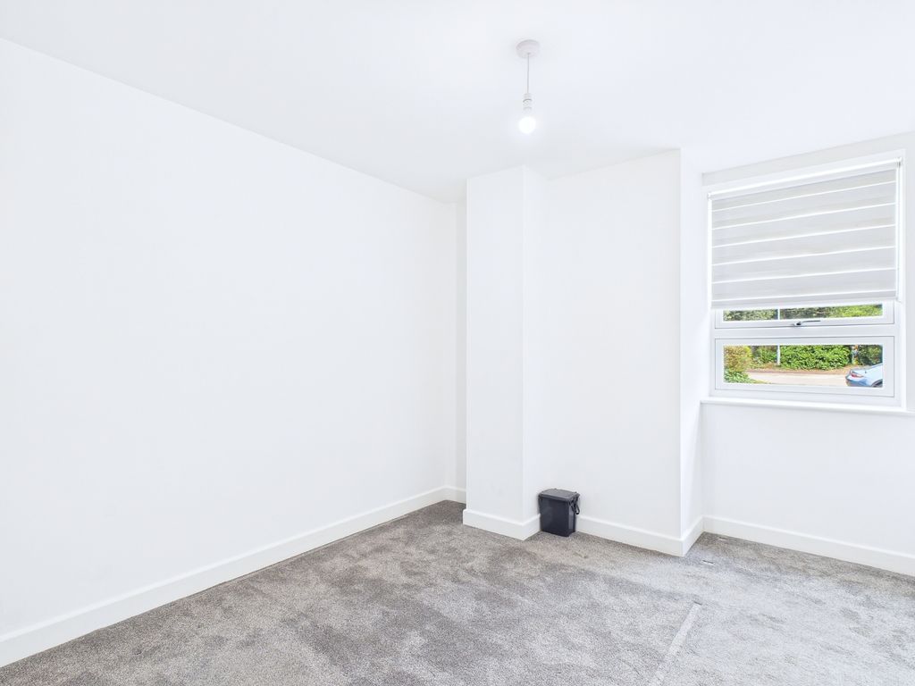Property photo 3 of 6 Cam01909G0-Pr0401-Still005