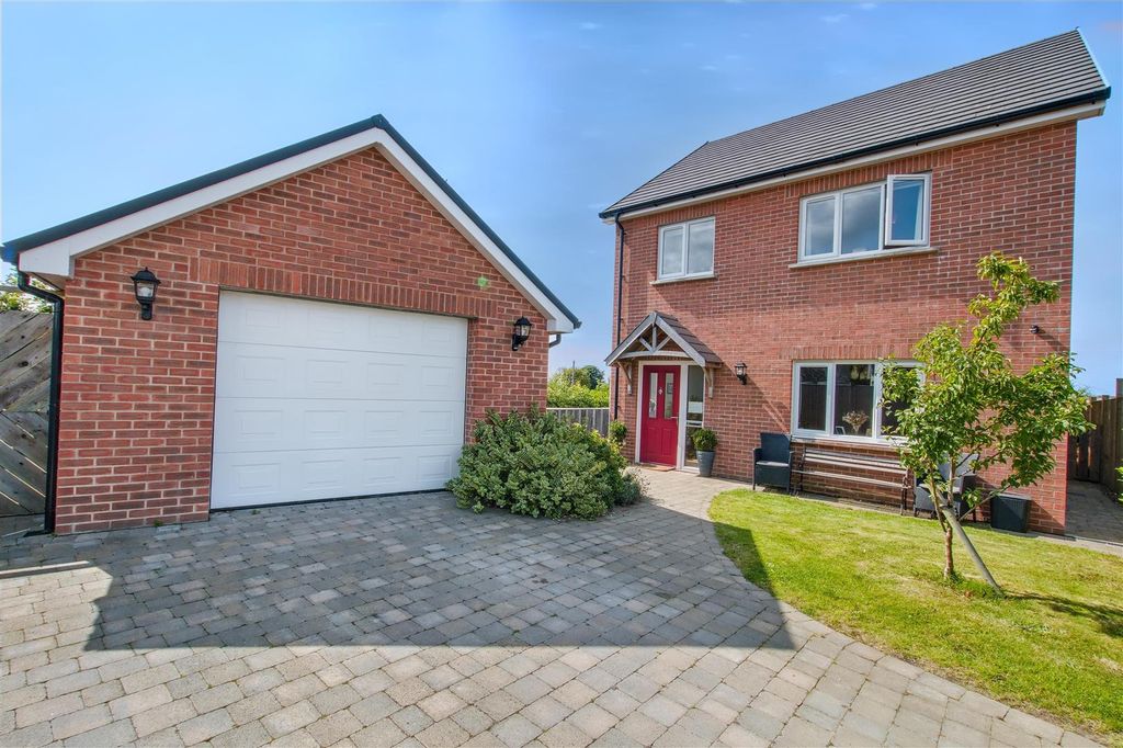 Property photo 2 of 46 Front