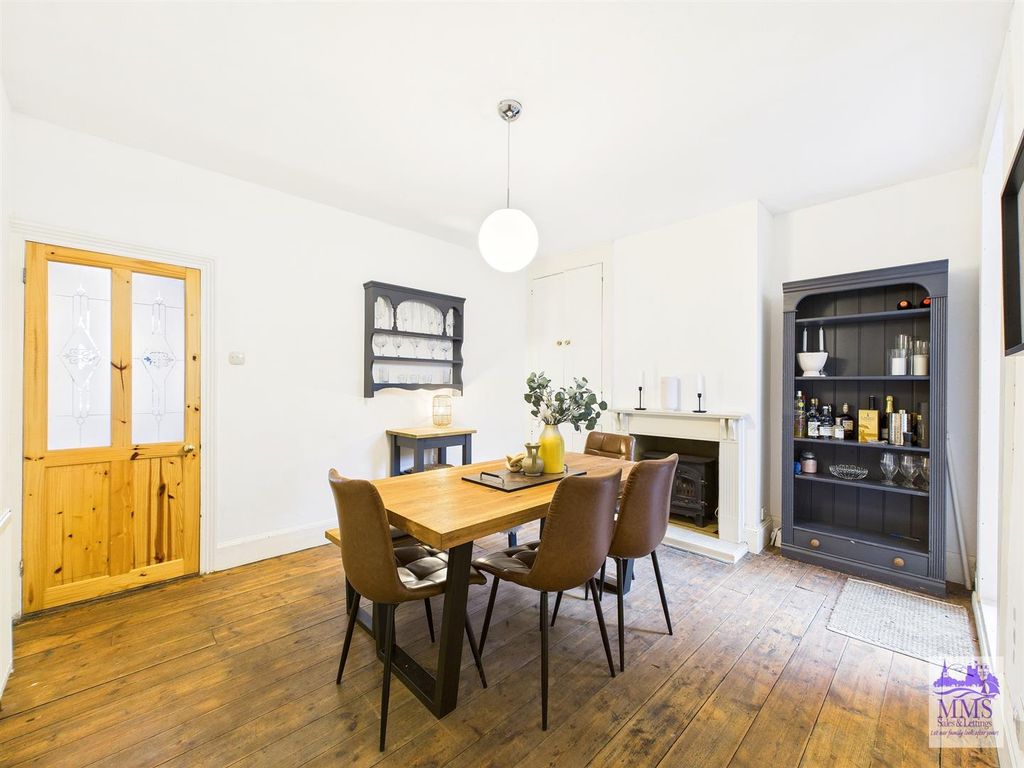 Property photo 3 of 19 Cam04098G0-Pr0130-Still005.Jpg