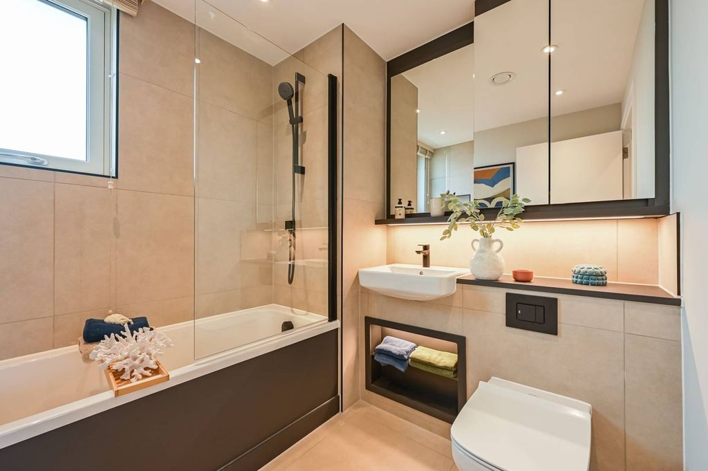 Property photo 3 of 36