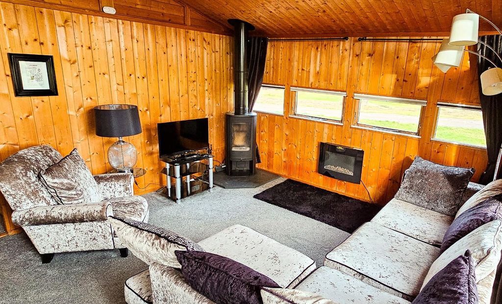 Property photo 2 of 11 Lounge