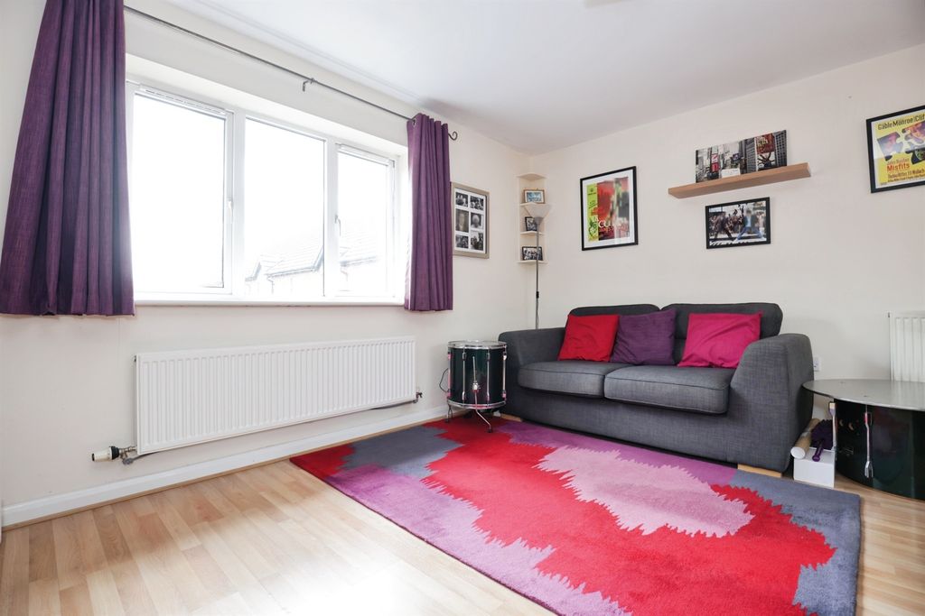Property photo 2 of 17