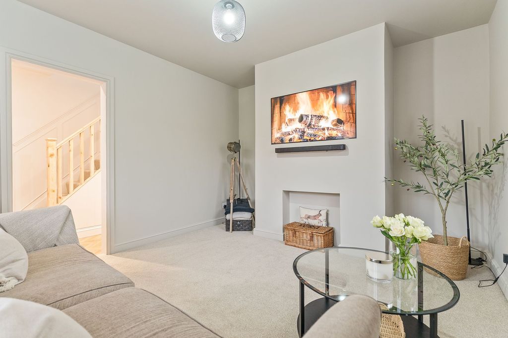 Property photo 3 of 24