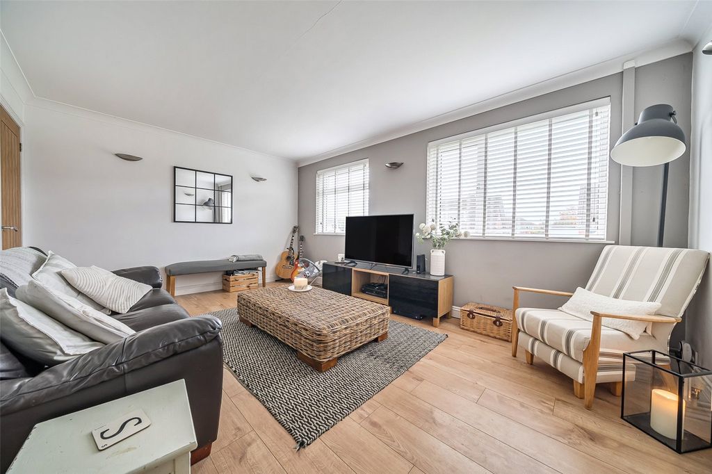 Property photo 2 of 21 Picture No. 17