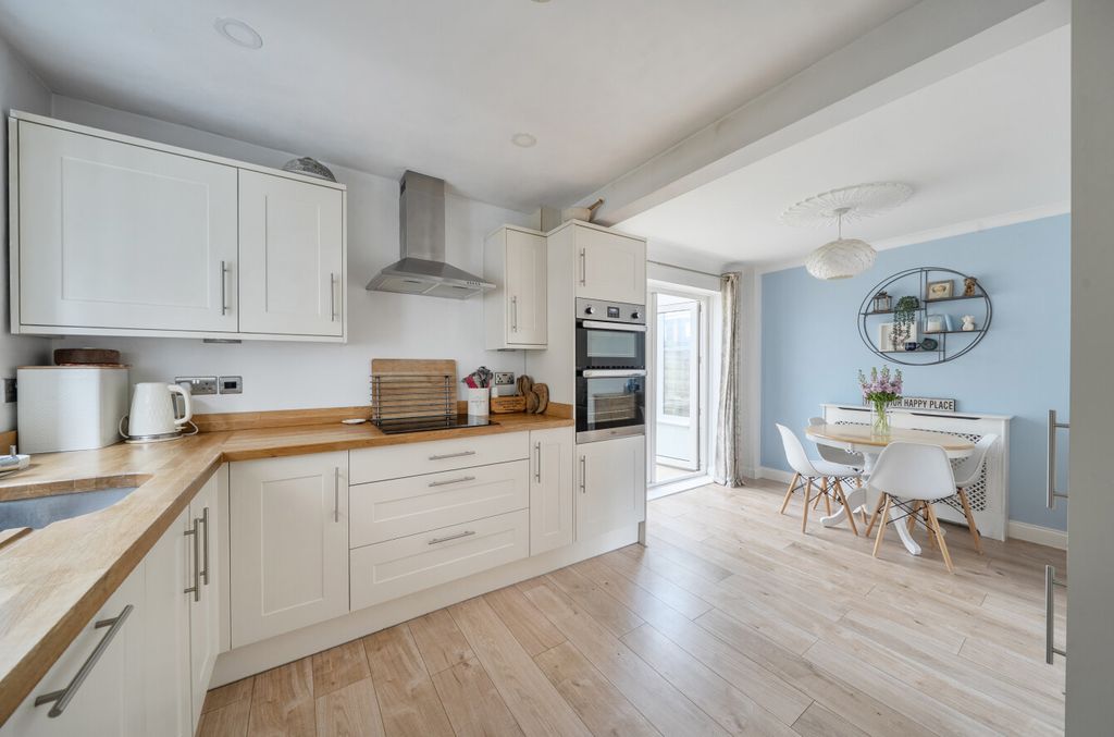 Property photo 3 of 12 1458619-17-6A034F...
