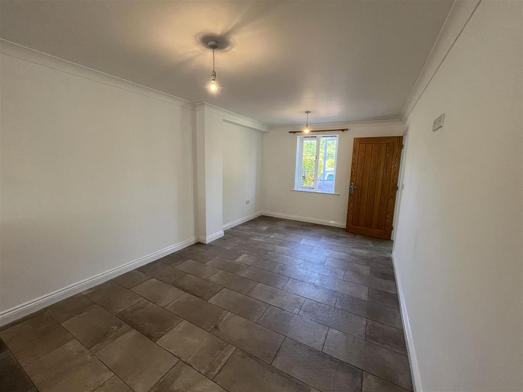 Property photo 3 of 11 Dining Room