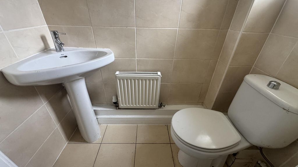 Property photo 3 of 16 WC