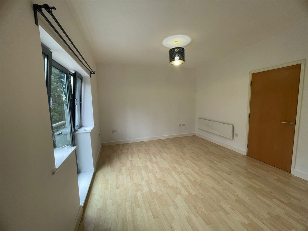 Property photo 3 of 10 Angle Two